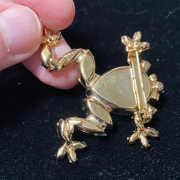 Colorful vintage Frog Brooch with Blue and Green crystals - Picture 6 of 10